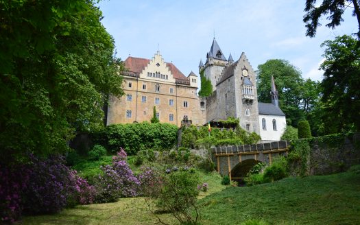 LARP Location Schloss Egg - Aussenansicht mit Schlosspark